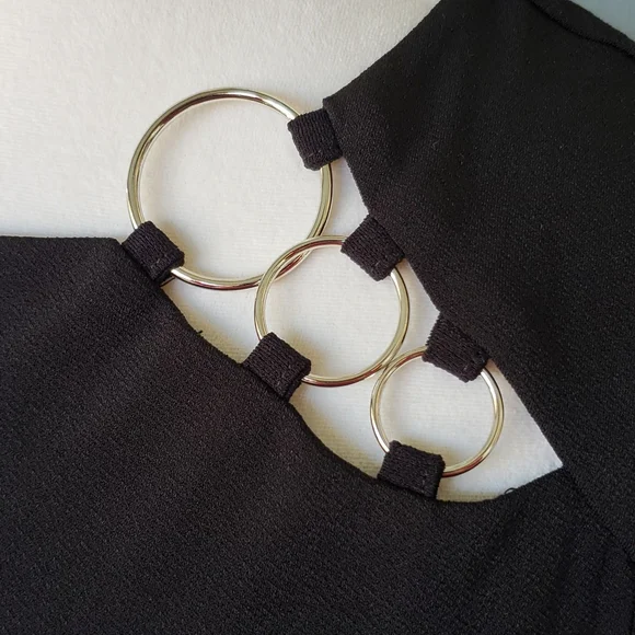 NWOT Black Tee. Silver Ring. Elegant Sexy - Picture 5 of 10